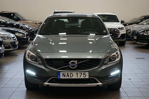 Volvo S60 Cross Country 3 of 24