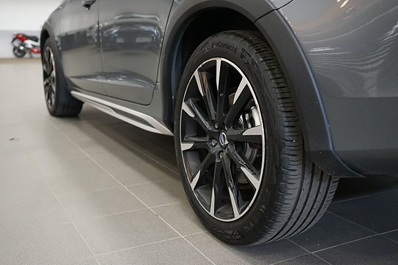 Volvo S60 Cross Country 6 of 24