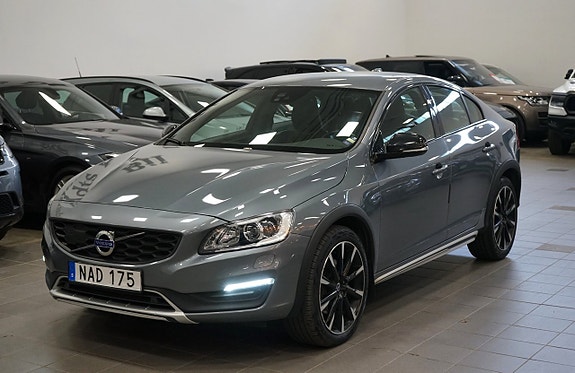 Volvo S60 Cross Country 2 of 24
