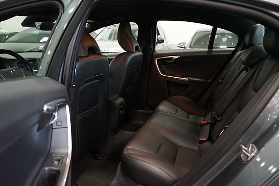 Volvo S60 Cross Country 13 of 24