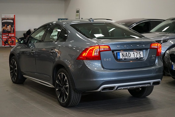 Volvo S60 Cross Country 4 of 24