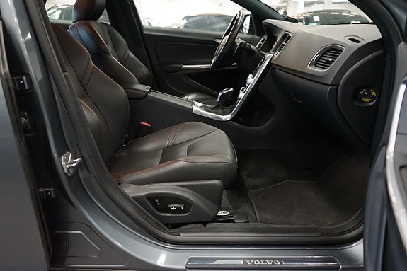 Volvo S60 Cross Country 11 of 24