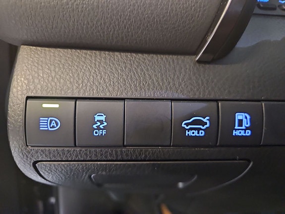 Toyota Camry 14 of 16