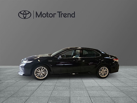 Toyota Camry 4 of 16