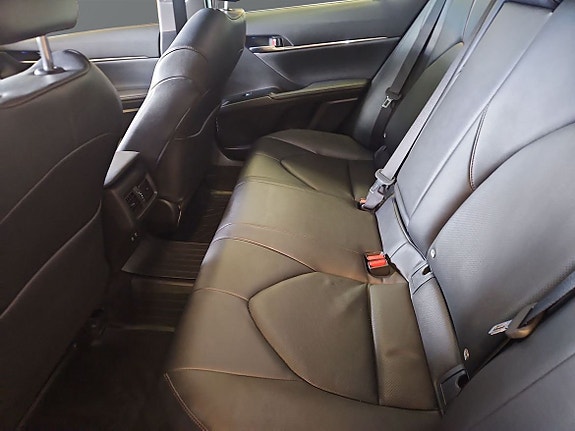 Toyota Camry 9 of 16