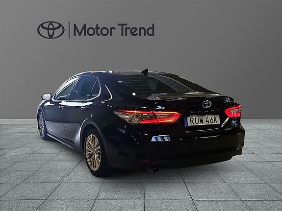 Toyota Camry 3 of 16