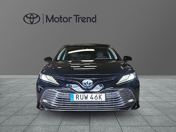 Toyota Camry 6 of 16