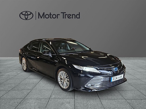 Toyota Camry 7 of 16