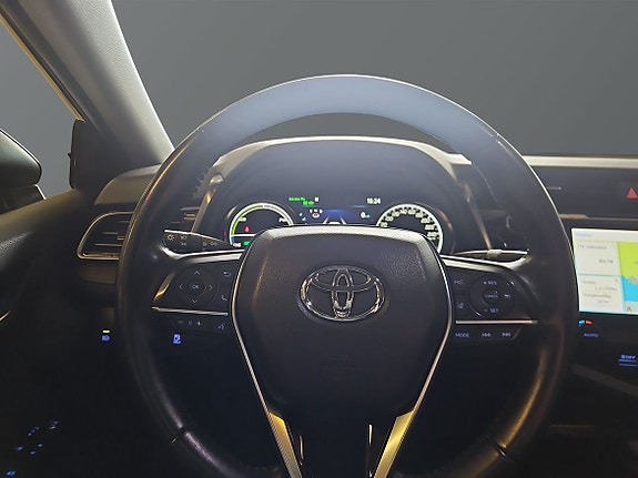 Toyota Camry 11 of 16