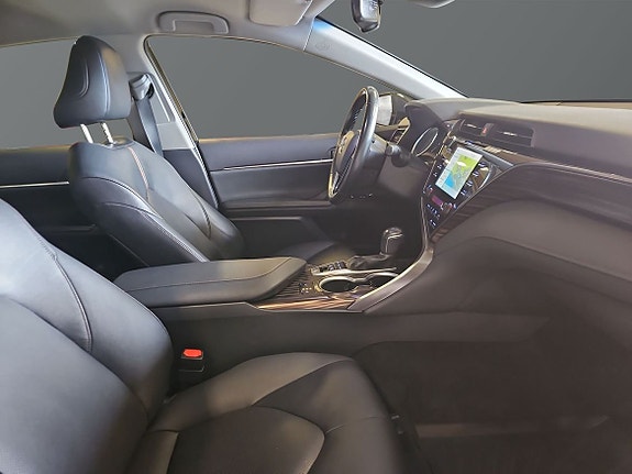 Toyota Camry 8 of 16