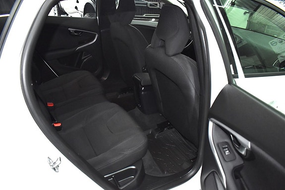 Volvo V40 Cross Country 3 of 8