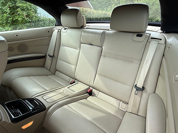 BMW 325i 2 of 7