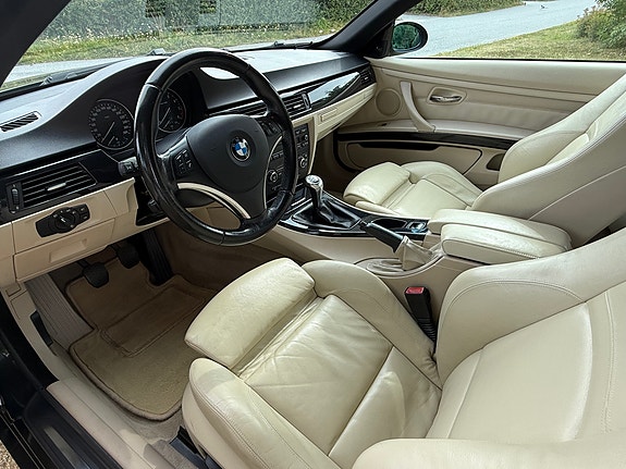BMW 325i 3 of 7