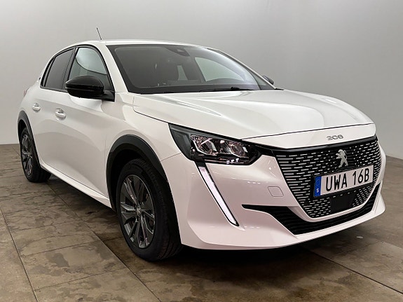 Peugeot e-208 8 of 24