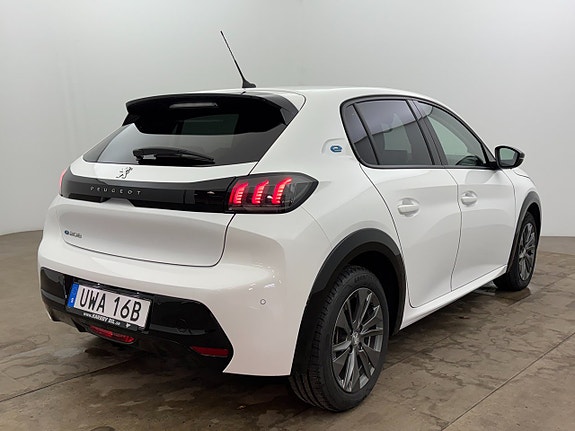Peugeot e-208 6 of 24