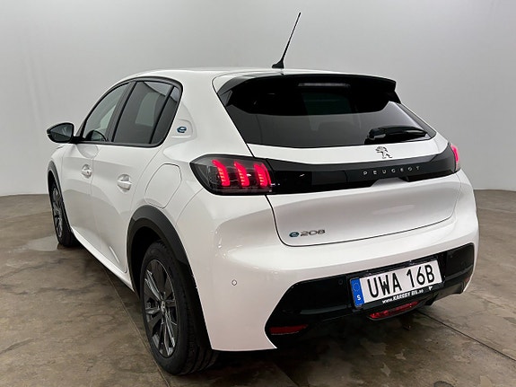 Peugeot e-208 4 of 24