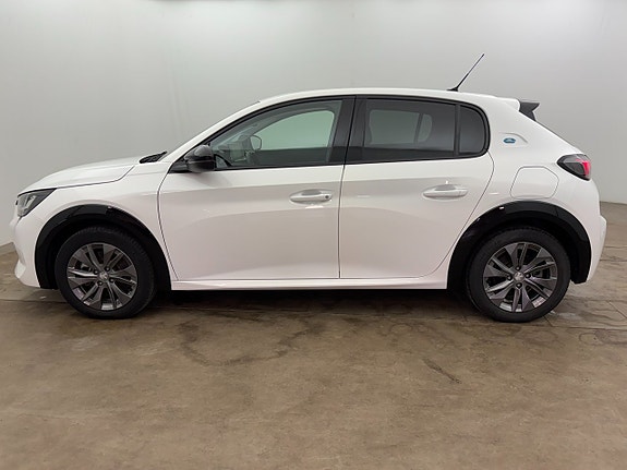 Peugeot e-208 3 of 24