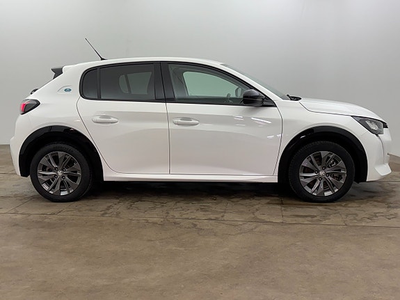 Peugeot e-208 7 of 24