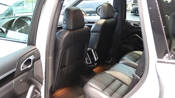 Porsche Cayenne 10 of 11