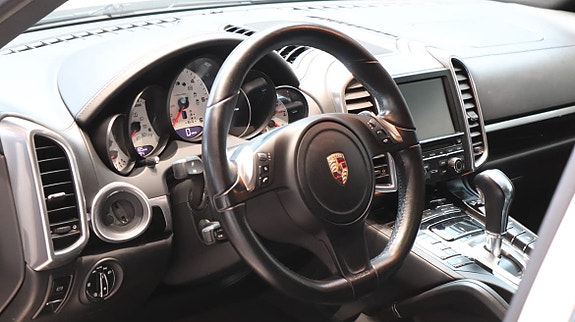 Porsche Cayenne 8 of 11