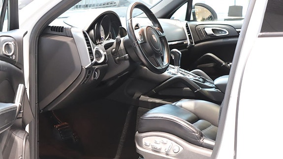 Porsche Cayenne 7 of 11