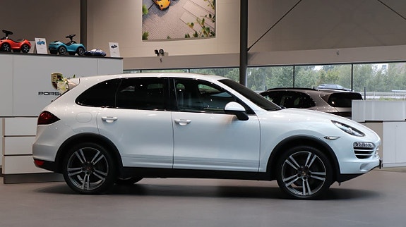 Porsche Cayenne 3 of 11