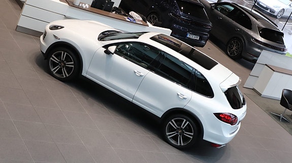 Porsche Cayenne 6 of 11