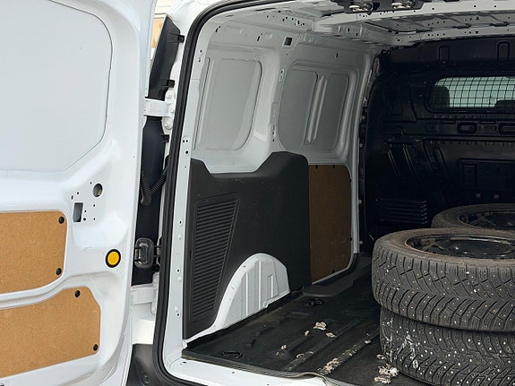 Ford Transit Connect 13 of 20