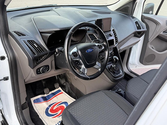 Ford Transit Connect 16 of 20