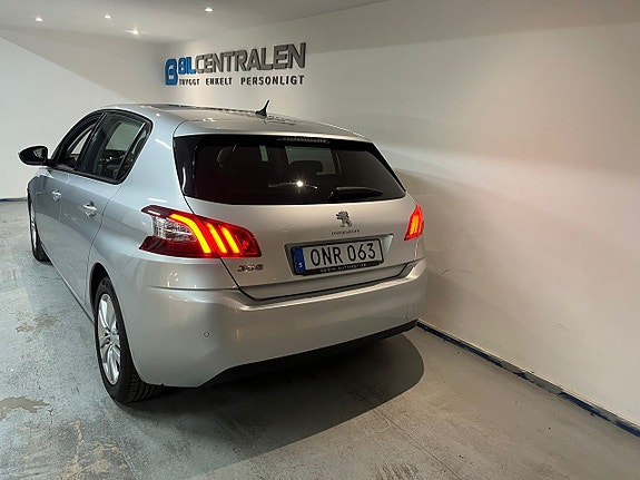 Peugeot 308 4 of 13
