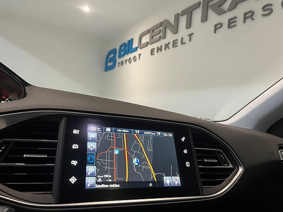 Peugeot 308 12 of 13