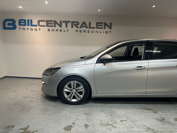 Peugeot 308 2 of 13