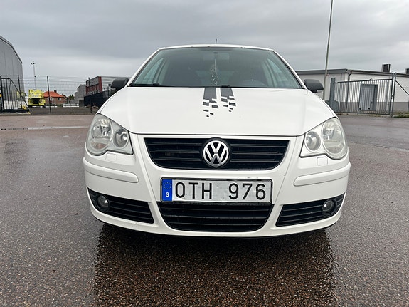 Volkswagen Polo 2 of 8