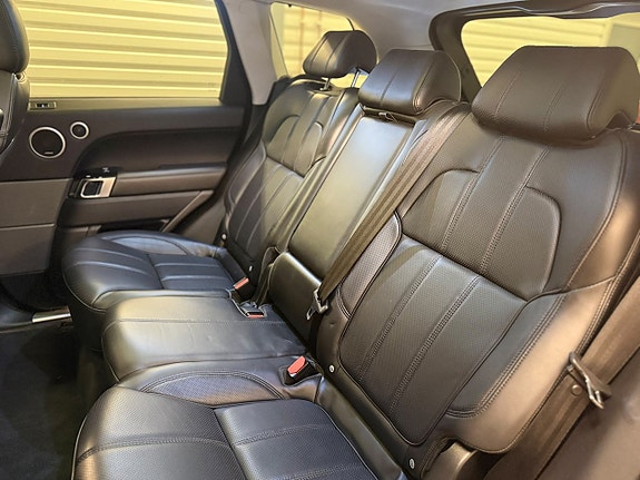 Land Rover Range Rover Sport 13 of 15