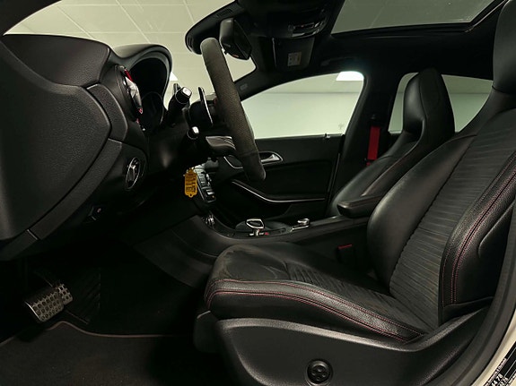 Mercedes-Benz CLA45 14 of 21