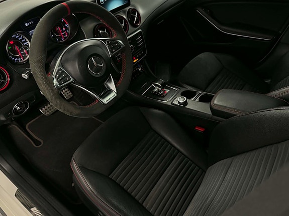 Mercedes-Benz CLA45 13 of 21