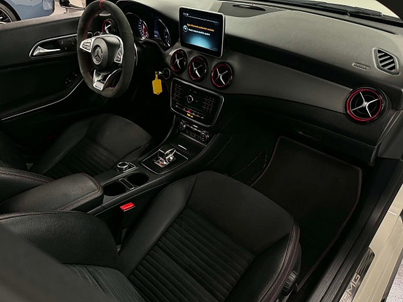 Mercedes-Benz CLA45 16 of 21