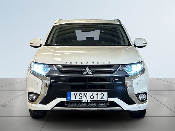 Mitsubishi Outlander 2 of 21
