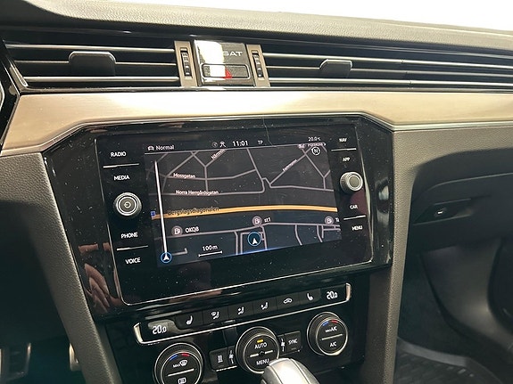 Volkswagen Passat Alltrack 13 of 15