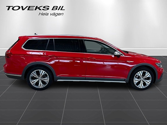 Volkswagen Passat Alltrack 2 of 15