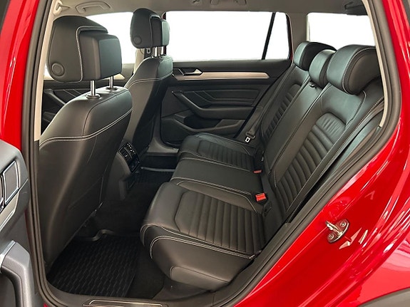 Volkswagen Passat Alltrack 10 of 15