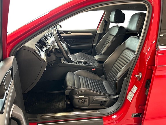 Volkswagen Passat Alltrack 9 of 15