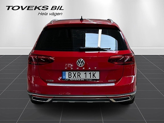 Volkswagen Passat Alltrack 4 of 15