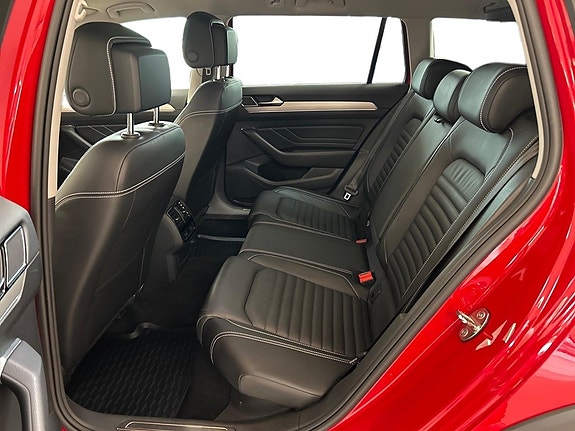 Volkswagen Passat Alltrack 10 of 15