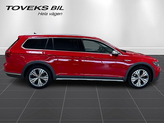 Volkswagen Passat Alltrack 2 of 15