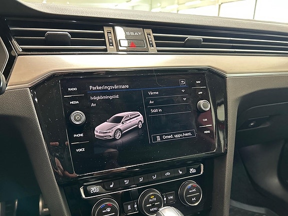 Volkswagen Passat Alltrack 14 of 15