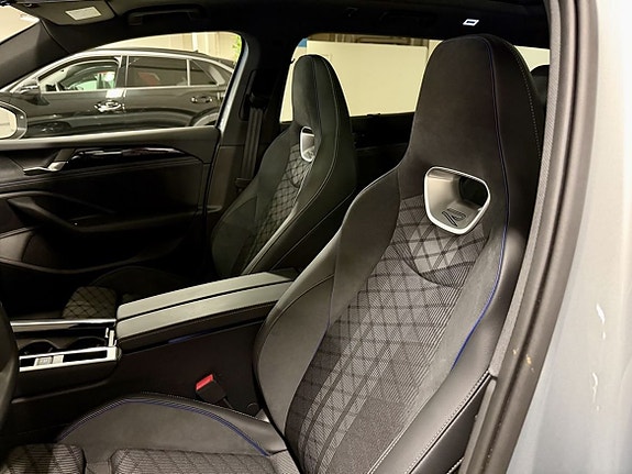 Volkswagen Passat 9 of 15