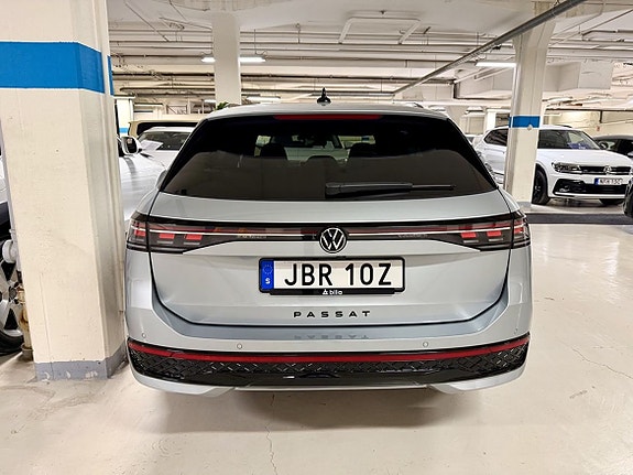 Volkswagen Passat 5 of 15