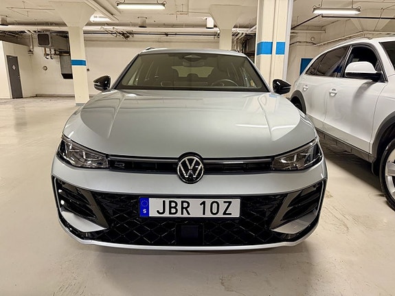 Volkswagen Passat 2 of 15