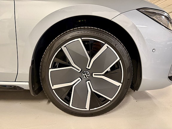 Volkswagen Passat 3 of 15